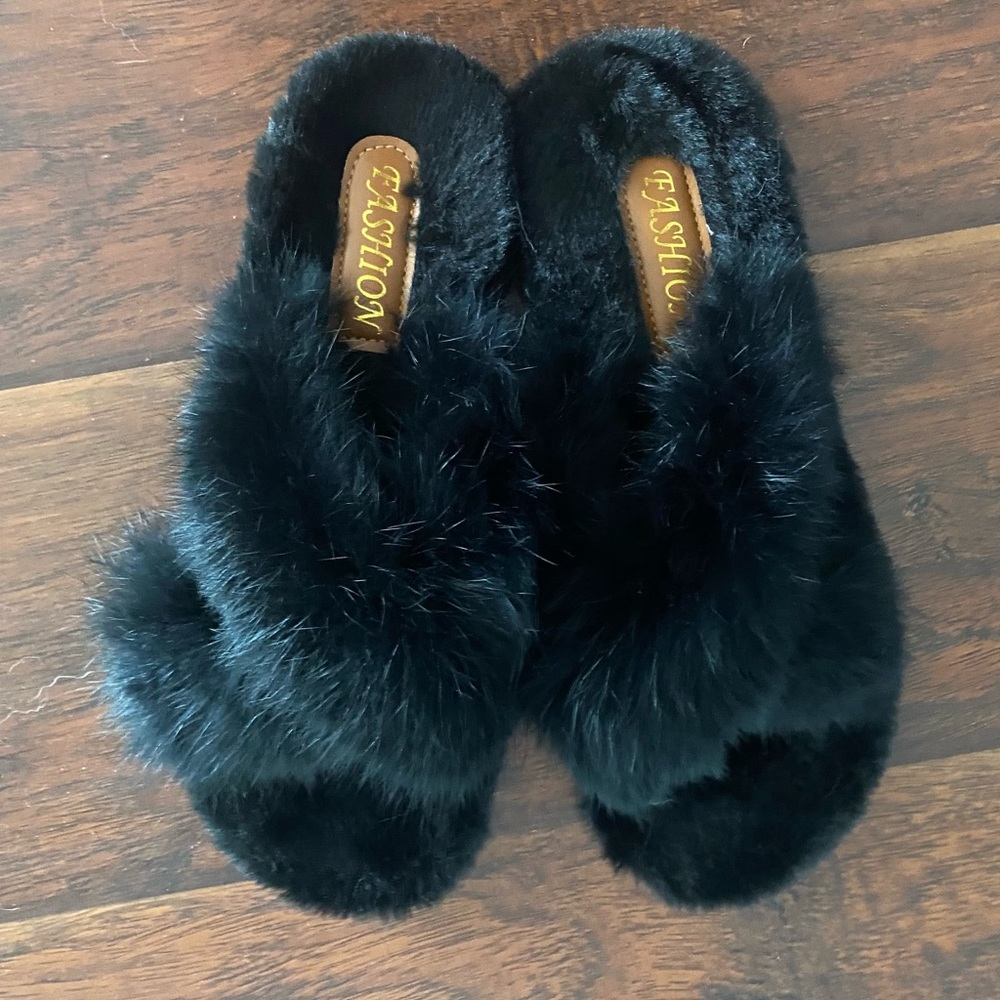 Faux fur fluffy slippers cross cross